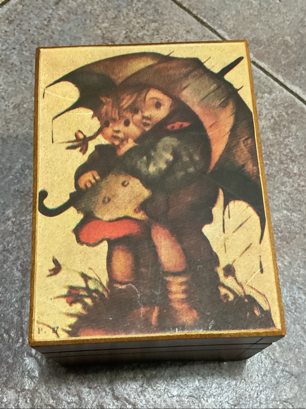 Vintage Style Umbrella Children Art Wooden Box - Brown music box